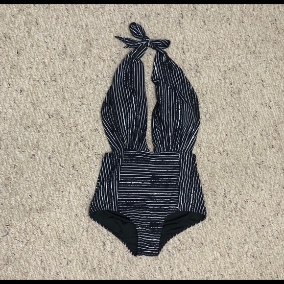 Bathing suit - Picture 3 of 3